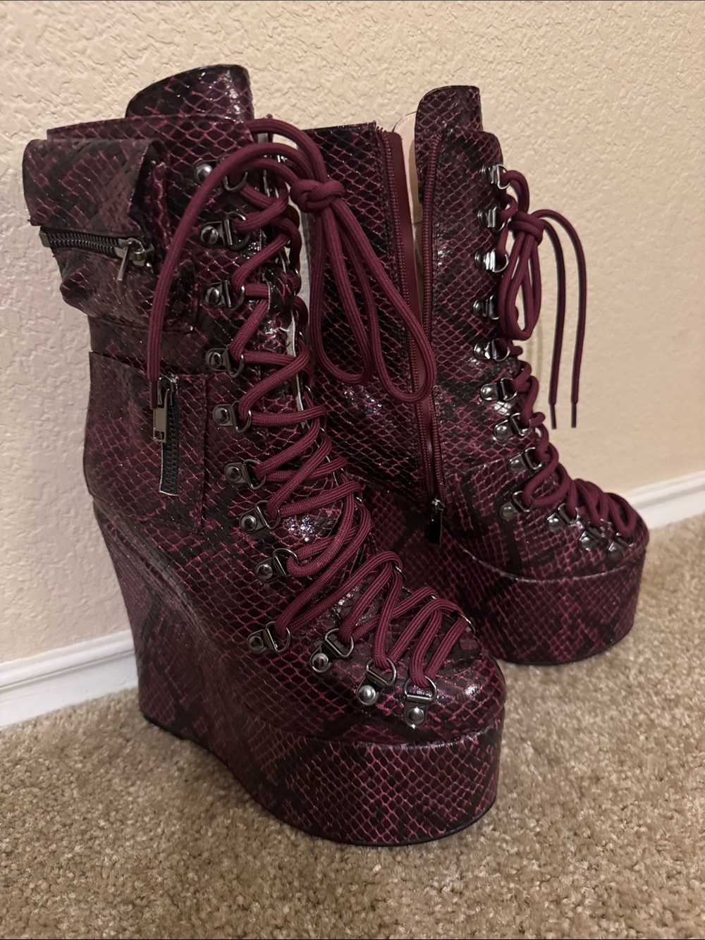 Azalea Wang Women's Burgundy Snake-Print Platform Wedge Lace-Up Boots size 6